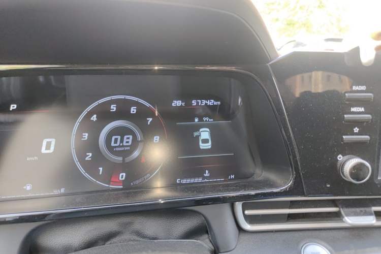 Used Hyundai Elantra 2021 1.5L CVT GLX Elite Edition Odometer Close Up