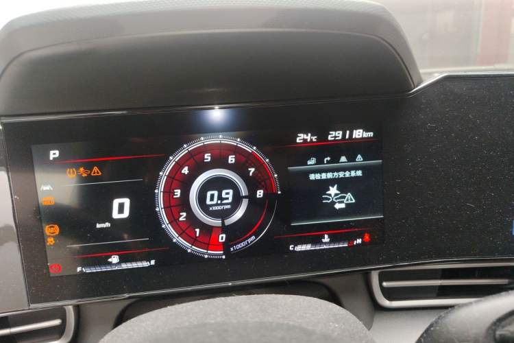Used Hyundai Elantra 2021 1.5L CVT LUX Prestige Edition Odometer Close Up