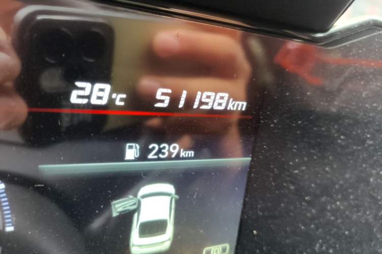 Used Hyundai Elantra 2021 1.5L CVT LUX Prestige Edition Odometer Close Up