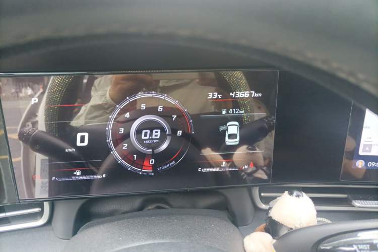 Used Hyundai Elantra 2021 1.5L CVT LUX Prestige Edition Odometer Close Up