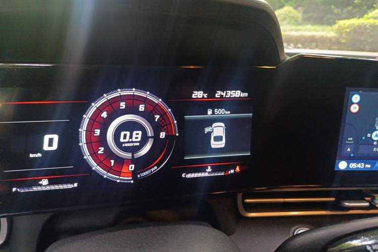 Used Hyundai Elantra 2021 1.5L CVT LUX Prestige Edition Odometer Close Up