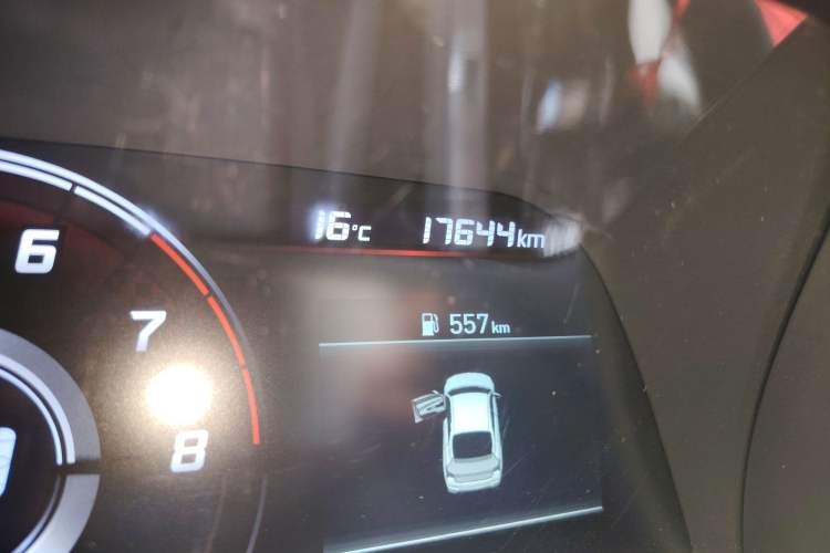Used Hyundai Elantra 2021 1.5L CVT GLX Elite Edition Odometer Close Up