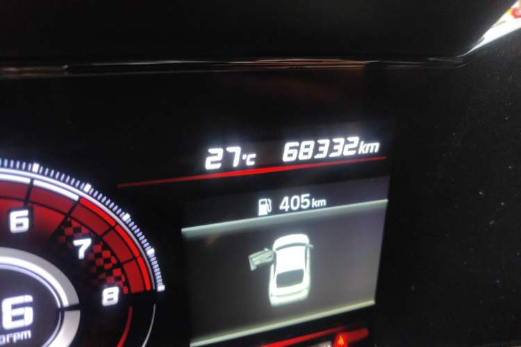 Used Hyundai Elantra 2021 1.5L CVT LUX Prestige Edition Odometer Close Up