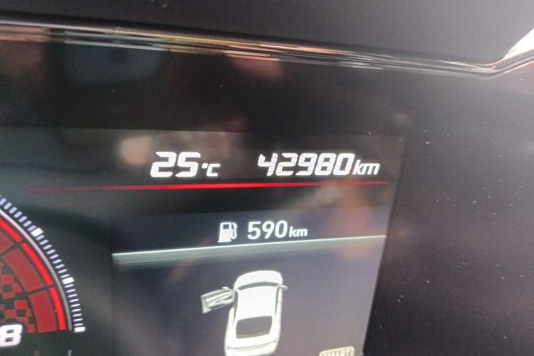 Used Hyundai Elantra 2021 1.5L CVT LUX Prestige Edition Odometer Close Up