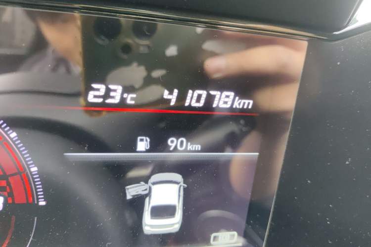 Used Hyundai Elantra 2021 1.5L CVT LUX Prestige Edition Odometer Close Up