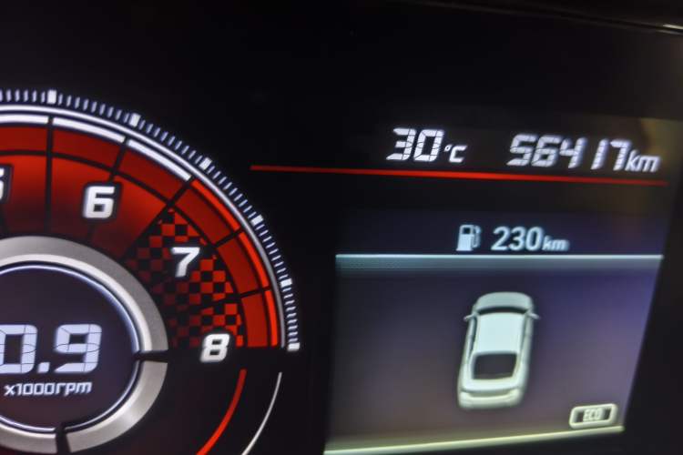 Used Hyundai Elantra 2021 1.5L CVT LUX Prestige Edition Odometer Close Up