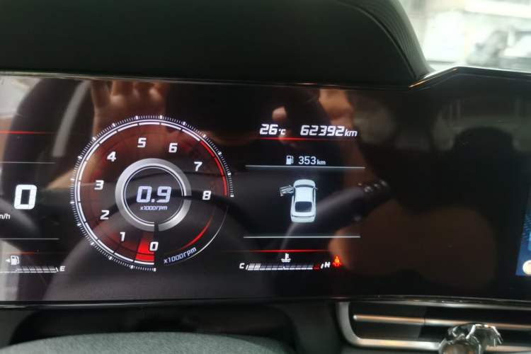 Used Hyundai Elantra 2021 1.5L CVT LUX Prestige Edition Odometer Close Up