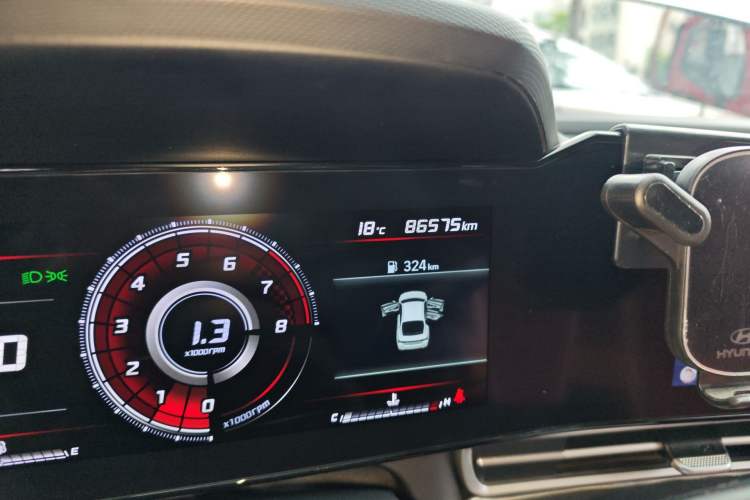 Used Hyundai Elantra 2021 1.5L CVT LUX Prestige Edition Odometer Close Up