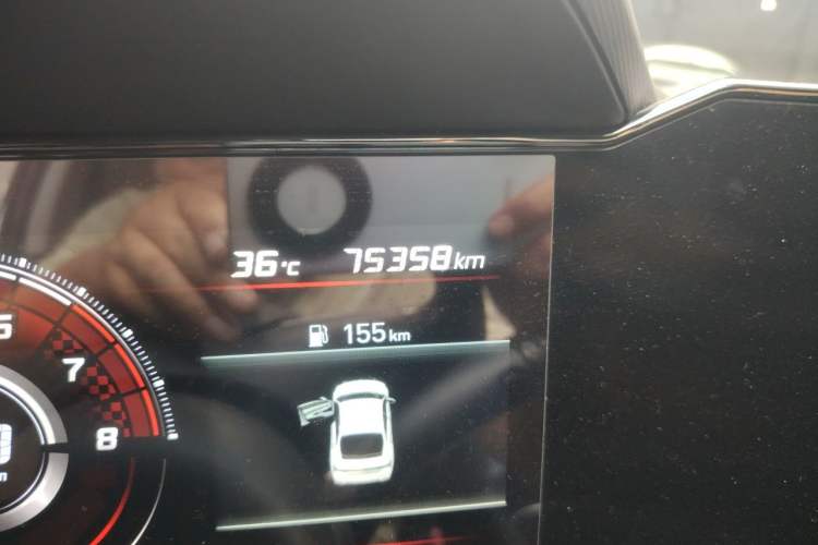 Used Hyundai Elantra 2021 1.5L CVT LUX Prestige Edition Odometer Close Up