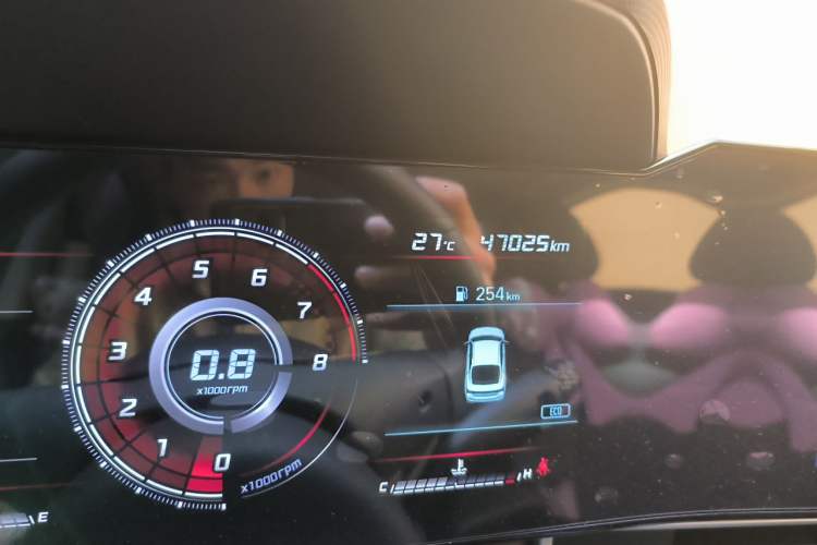 Used Hyundai Elantra 2021 1.5L CVT LUX Prestige Edition Odometer Close Up