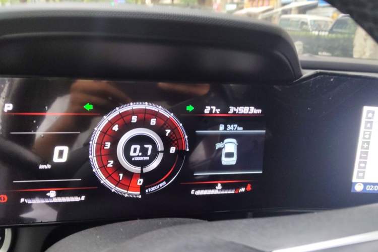 Used Hyundai Elantra 2021 1.5L CVT LUX Prestige Edition Odometer Close Up
