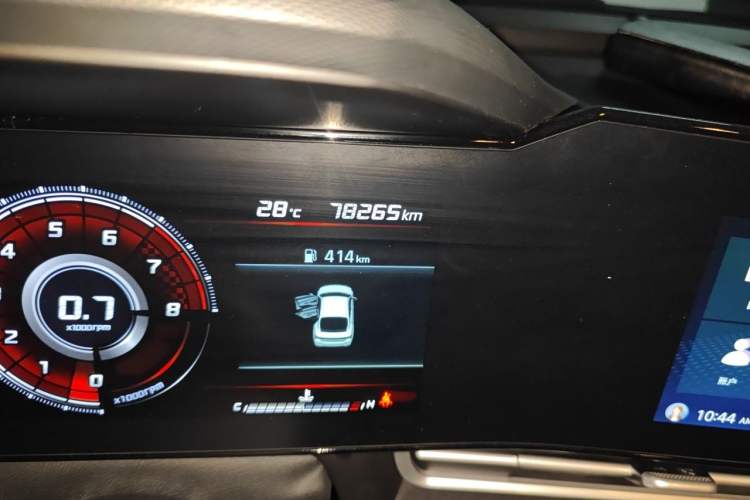 Used Hyundai Elantra 2021 1.5L CVT LUX Prestige Edition Odometer Close Up