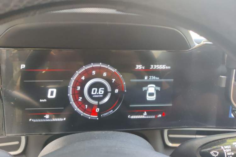 Used Hyundai Elantra 2021 1.5L CVT LUX Prestige Edition Odometer Close Up