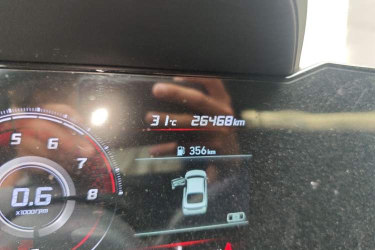 Used Hyundai Elantra 2021 1.5L CVT LUX Prestige Edition Odometer Close Up
