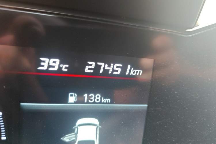 Used Hyundai Elantra 2021 1.5L CVT LUX Prestige Edition Odometer Close Up