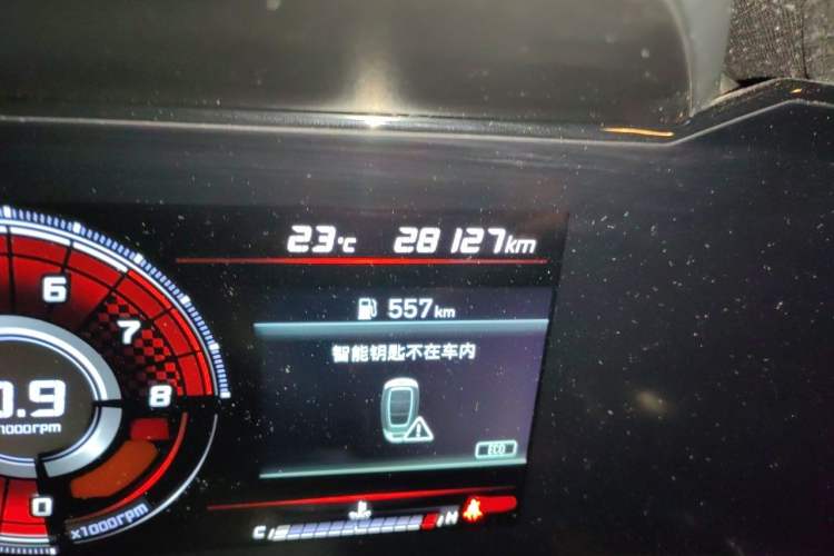 Used Hyundai Elantra 2021 1.5L CVT LUX Prestige Edition Odometer Close Up