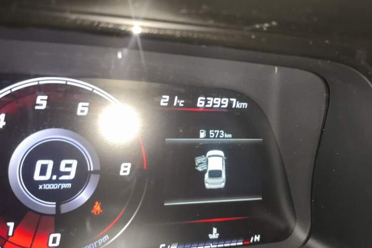 Used Hyundai Elantra 2021 1.5L CVT LUX Prestige Edition Odometer Close Up