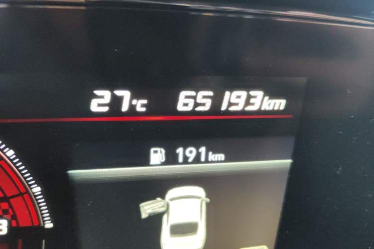 Used Hyundai Elantra 2021 1.5L CVT LUX Prestige Edition Odometer Close Up