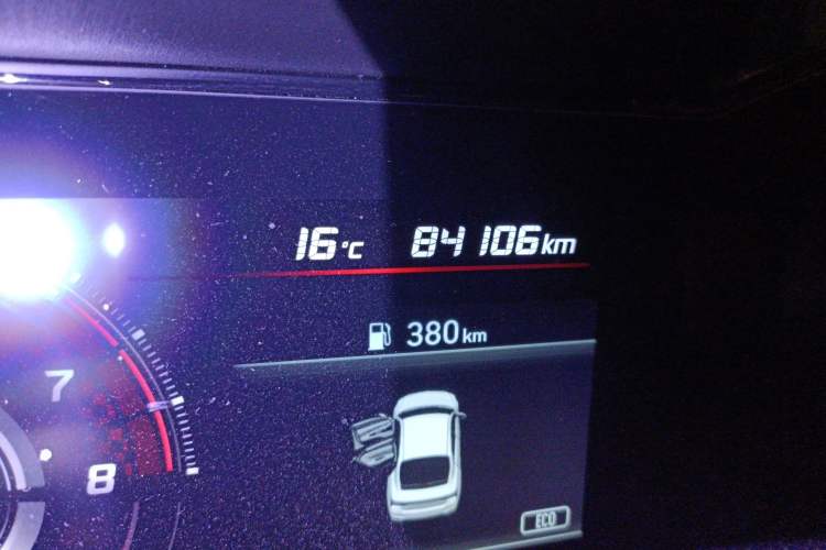 Used Hyundai Elantra 2021 1.5L CVT LUX Prestige Edition Odometer Close Up