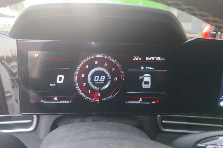 Used Hyundai Elantra 2021 1.5L CVT LUX Prestige Edition Odometer Close Up