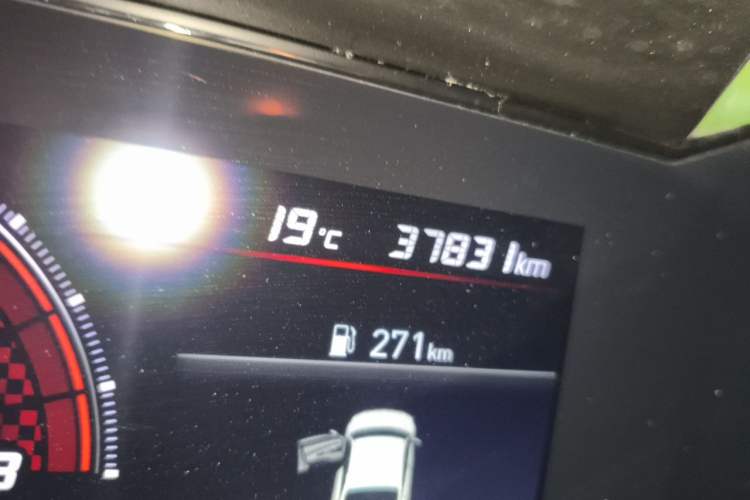 Used Hyundai Elantra 2021 1.5L CVT LUX Prestige Edition Odometer Close Up
