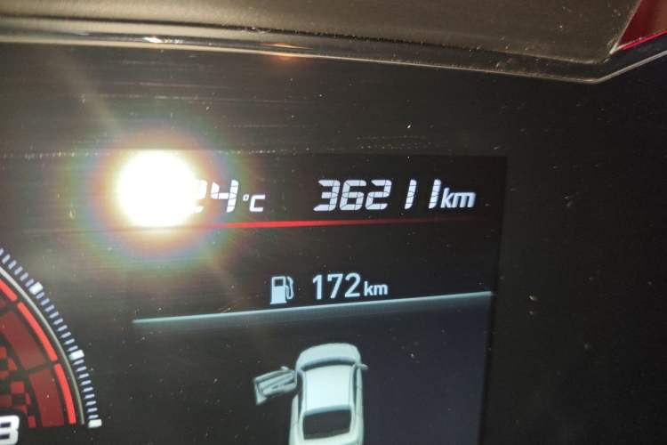 Used Hyundai Elantra 2021 1.5L CVT LUX Prestige Edition Odometer Close Up