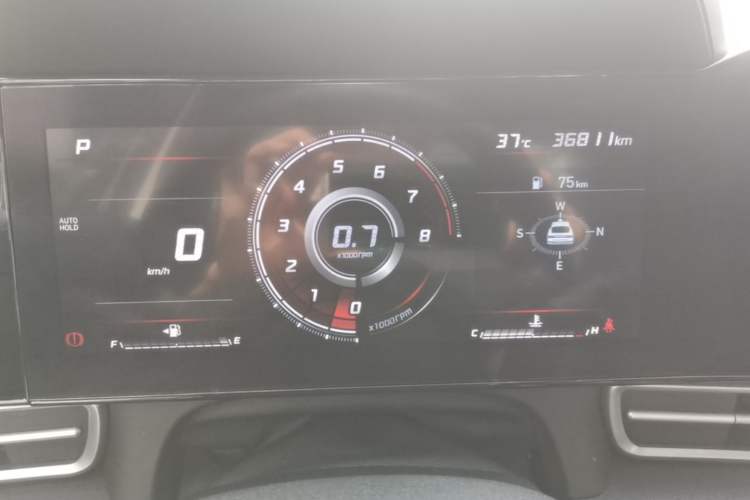 Used Hyundai Elantra 2021 1.5L CVT LUX Prestige Edition Odometer Close Up