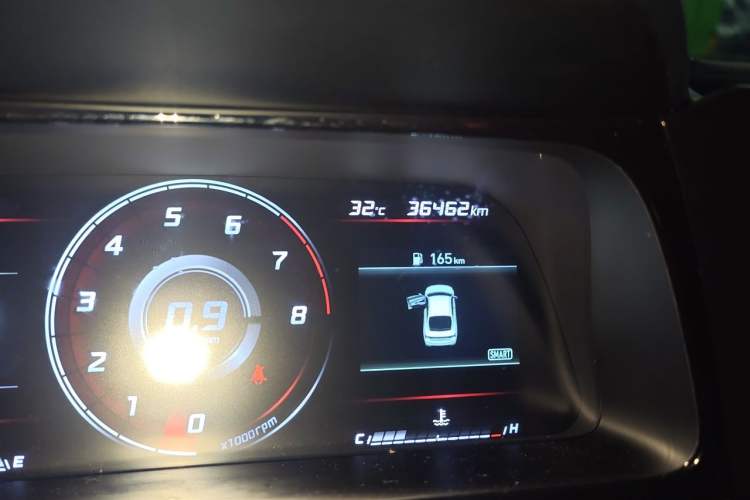 Used Hyundai Elantra 2021 1.5L CVT GLX Elite Edition Odometer Close Up