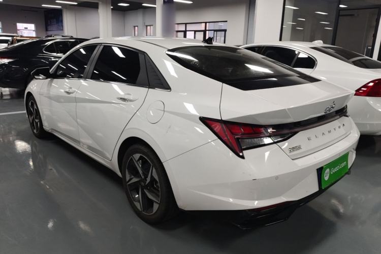 Used Hyundai Elantra 2021 1.5L CVT LUX Prestige Edition Rear Left 45 Deg