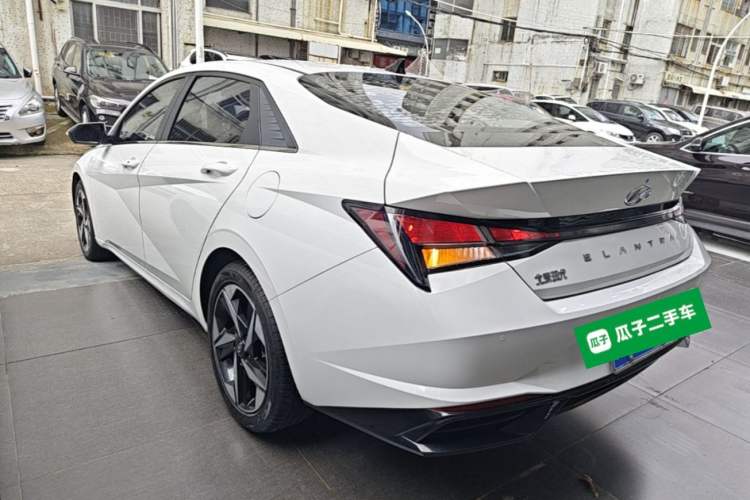 Used Hyundai Elantra 2021 1.5L CVT GLX Elite Edition Rear Left 45 Deg