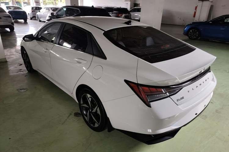 Used Hyundai Elantra 2021 1.5L CVT LUX Prestige Edition Rear Left 45 Deg