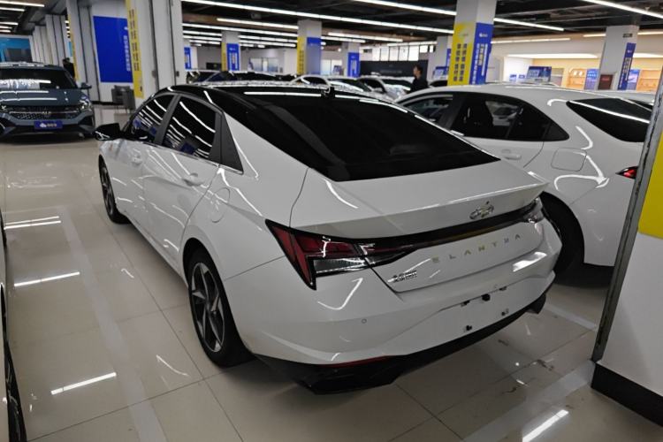 Used Hyundai Elantra 2021 1.5L CVT LUX Prestige Edition Rear Left 45 Deg