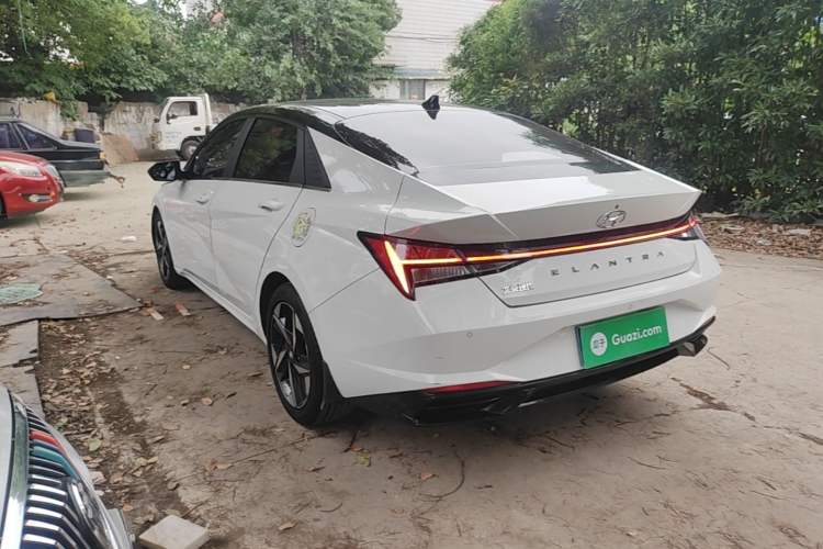 Used Hyundai Elantra 2021 1.5L CVT LUX Prestige Edition Rear Left 45 Deg
