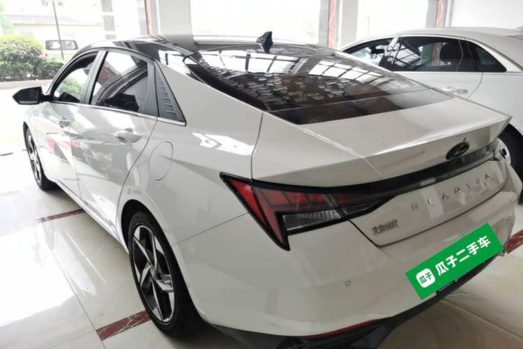 Used Hyundai Elantra 2021 1.5L CVT LUX Prestige Edition Rear Left 45 Deg