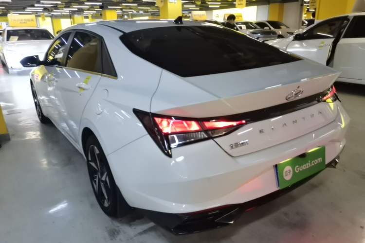 Used Hyundai Elantra 2021 1.5L CVT GLX Elite Edition Rear Left 45 Deg