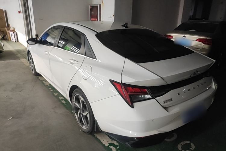 Used Hyundai Elantra 2021 1.5L CVT LUX Prestige Edition Rear Left 45 Deg
