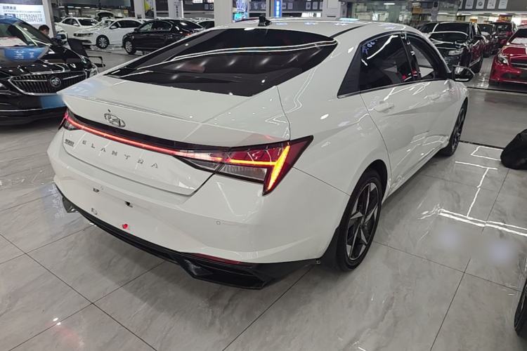 Used Hyundai Elantra 2021 1.5L CVT LUX Prestige Edition Rear Right 45 Deg