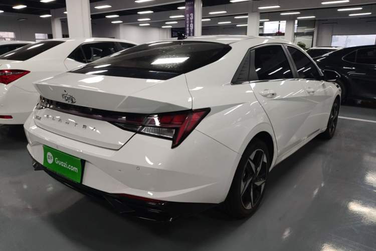 Used Hyundai Elantra 2021 1.5L CVT LUX Prestige Edition Rear Right 45 Deg
