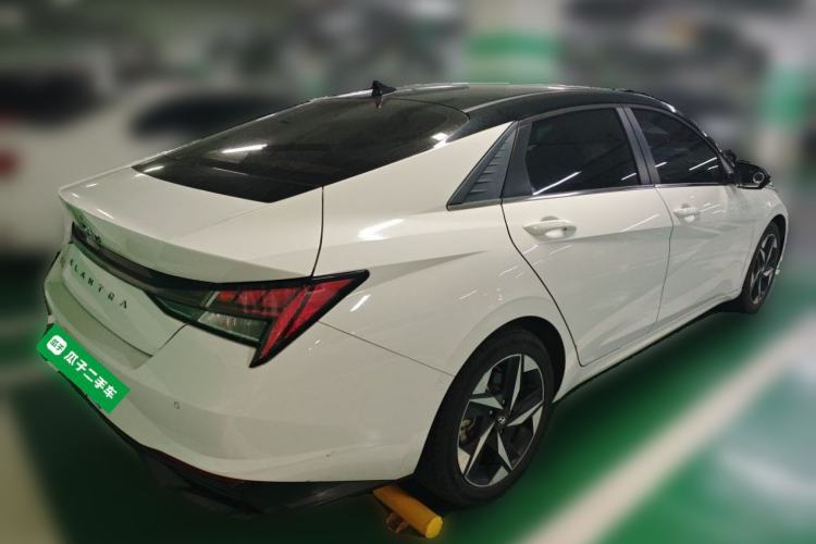 Used Hyundai Elantra 2021 1.5L CVT LUX Prestige Edition Rear Right 45 Deg