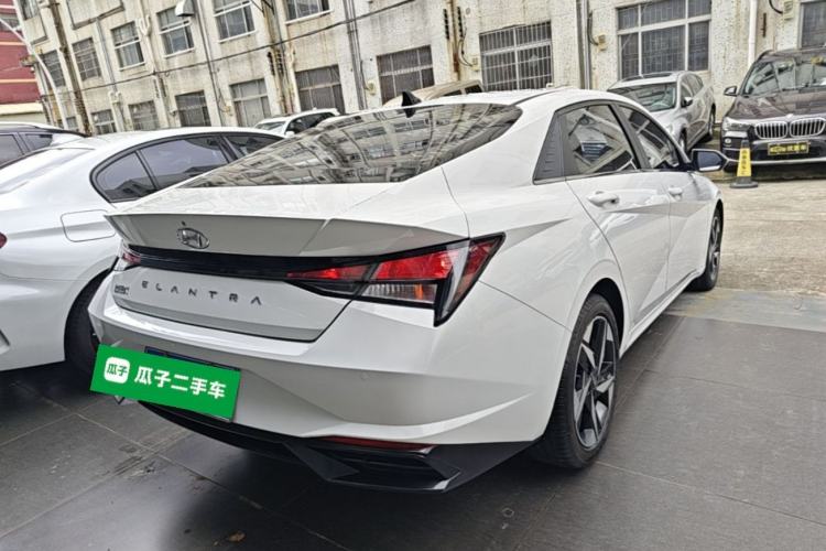 Used Hyundai Elantra 2021 1.5L CVT GLX Elite Edition Rear Right 45 Deg