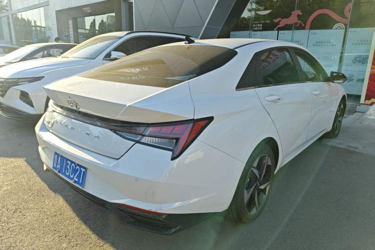 Used Hyundai Elantra 2021 1.5L CVT LUX Prestige Edition Rear Right 45 Deg