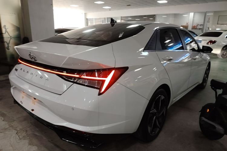 Used Hyundai Elantra 2021 1.5L CVT LUX Prestige Edition Rear Right 45 Deg