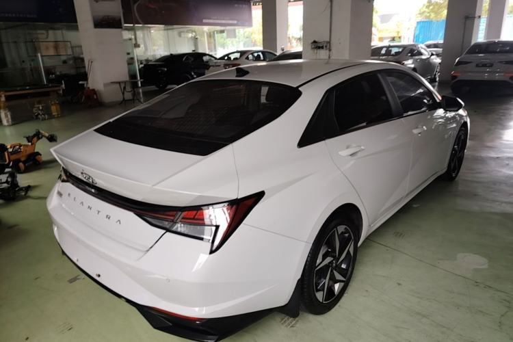 Used Hyundai Elantra 2021 1.5L CVT LUX Prestige Edition Rear Right 45 Deg