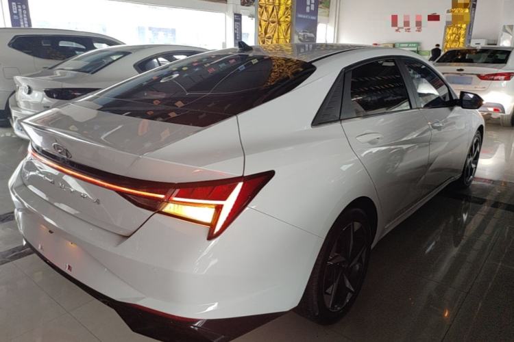 Used Hyundai Elantra 2021 1.5L CVT GLX Elite Edition Rear Right 45 Deg