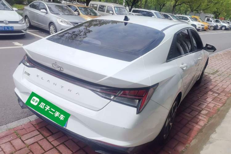Used Hyundai Elantra 2021 1.5L CVT GLX Elite Edition Rear Right 45 Deg