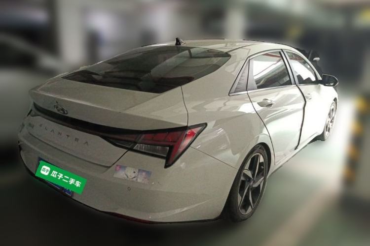 Used Hyundai Elantra 2021 1.5L CVT LUX Prestige Edition Rear Right 45 Deg