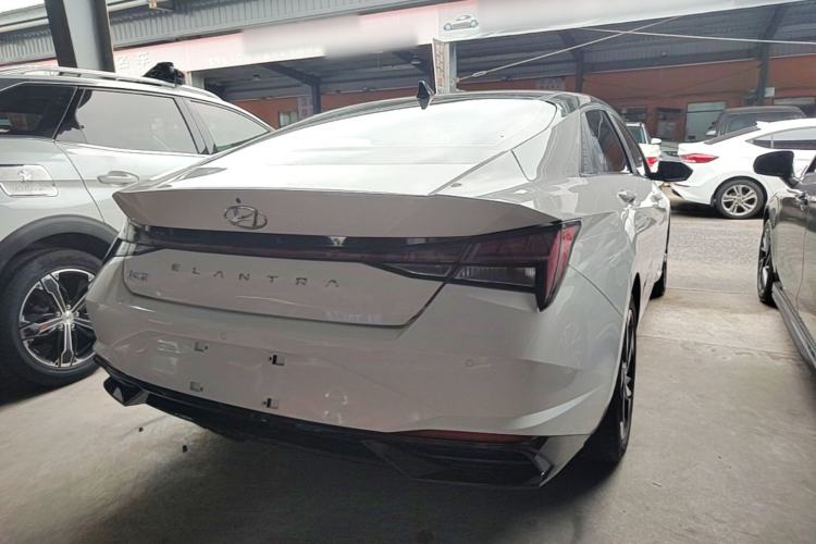 Used Hyundai Elantra 2021 1.5L CVT LUX Prestige Edition Rear Right 45 Deg