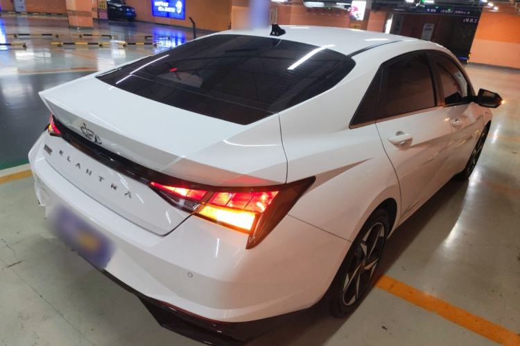 Used Hyundai Elantra 2021 1.5L CVT GLX Elite Edition Rear Right 45 Deg