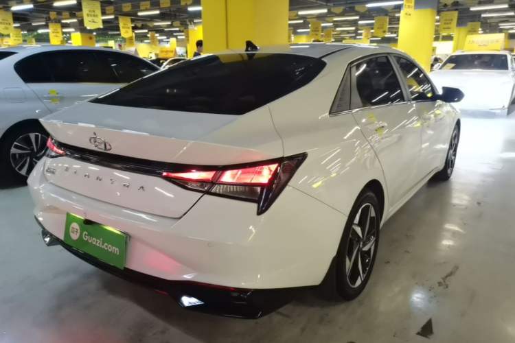 Used Hyundai Elantra 2021 1.5L CVT GLX Elite Edition Rear Right 45 Deg