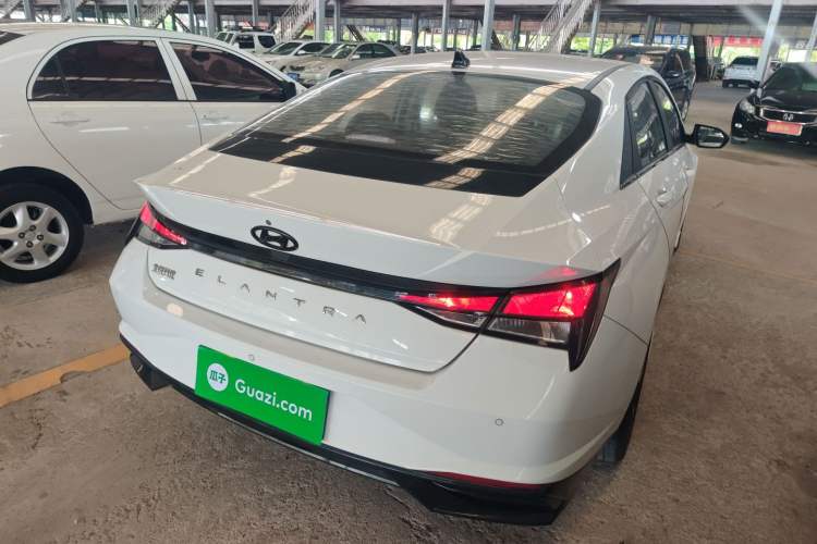 Used Hyundai Elantra 2021 1.5L CVT GLX Elite Edition Rear Right 45 Deg